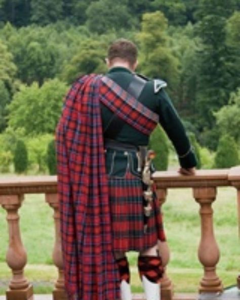 Kilted Men, Kilt Wedding, Wedding Scottish, Scotland Kilt, Clan Tartans, Scottish Clothing, Scottish Man, Tartan Fashion, Great Scot