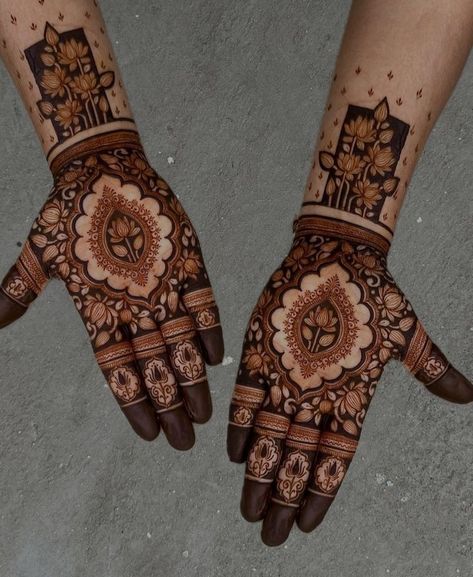 Rose Mehndi Designs Back Hand Full, Mehendi Designs Full Hand, Henna Beginners, Lotus Mehndi Design, Karwachauth Mehndi, Latest Mehndi Designs Wedding, Mehndi Event, Hena Designs, Mehndi Ideas