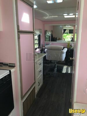 Salon On Wheels, Mobile Nail Salon, Miss Call, Mobile Hair Salon, Mobile Beauty Salon, Beauty Van, Home Hair Salons, Mobile Spa, Hair And Nail Salon