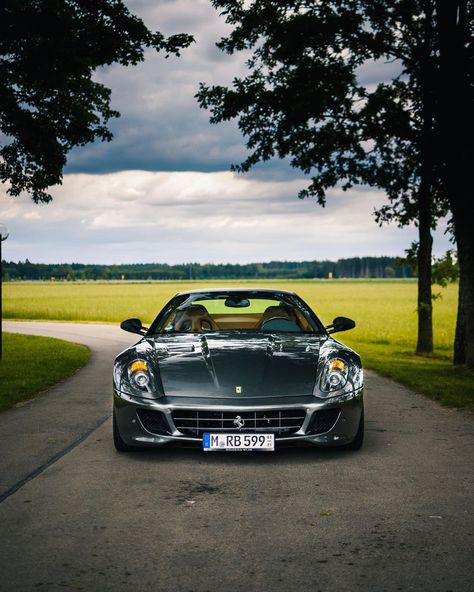 #Ferrari #599GTB #V12 📸 maximilian_vogl Ferrari 612, Bond Style, Vintage Ferrari, James Bond Style, Ferrari 599, Luxury Appliances, Red Heads, Italian Cars, Vroom Vroom