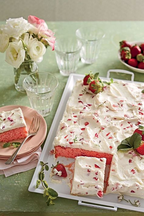 Strawberries-and-Cream Sheet Cake Recipe Vintage Pasta, Mayonnaise Cake, Southern Living Recipes, Chocolate Mayonnaise Cake, Cream Cheese Pound Cake, Mini Tortillas, Sheet Cake Recipes, Spring Desserts, Rum Cake