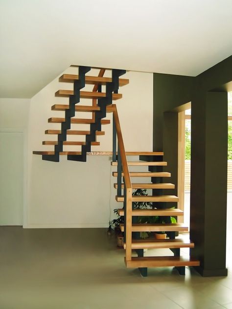 Double Stringer Staircase, Stringer Staircase, Welded Furniture, Loft Stairs, Open Staircase, Floating Stairs, Wooden Staircases, Stairs Design, Staircases