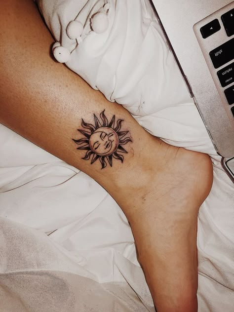 Berg Tattoo, Geometric Mountain Tattoo, Tattoo Sonne, Tattoos Geometric, Sun Tattoos, Inspiration Tattoos, E Tattoo, Mountain Tattoo, Sun Tattoo