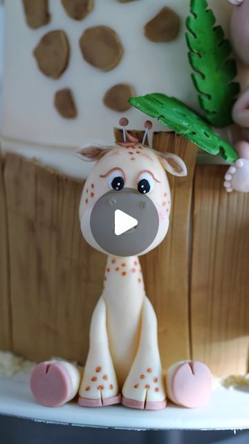 Fondant Giraffe Tutorial, Giraffe Cake Ideas, Fondant Animals Tutorial, Fondant Giraffe, Sophie Giraffe, Giraffe Cake, Fondant Figurines, Giraffe Cakes, Giraffe Figurine