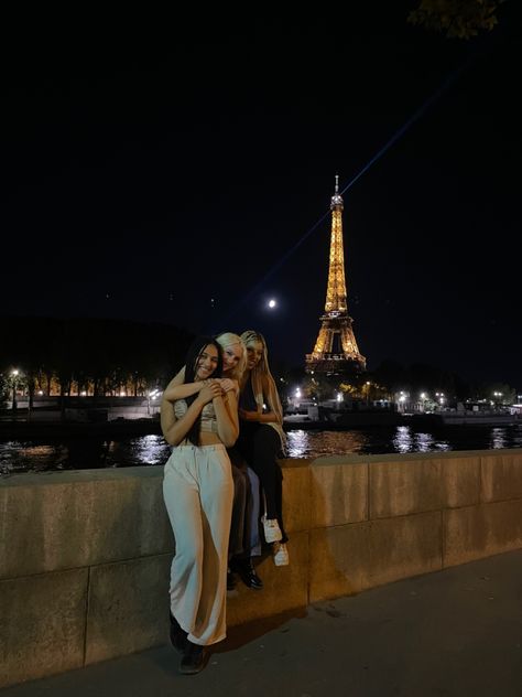 Night vibes, night aesthetic, night pictures, night out looks, night outfits Friends, friends aesthetic, friends day, it girl, it girl aesthetic, it girl, girls trip, vacation, Eiffel tower, paris, paris,France, France, Parisian summer, Parisian, Paris aesthetic, Eiffel tower aesthetic, Paris style, Paris Photoshoot, eiffel tower at night Paris Aesthetic Eiffel Tower, Aesthetic Night Pictures, Paris Picture Ideas, Aesthetic Eiffel Tower, Paris Girls Trip, Eiffel Tower Aesthetic, Tower Aesthetic, Pictures Night, Night Out Looks