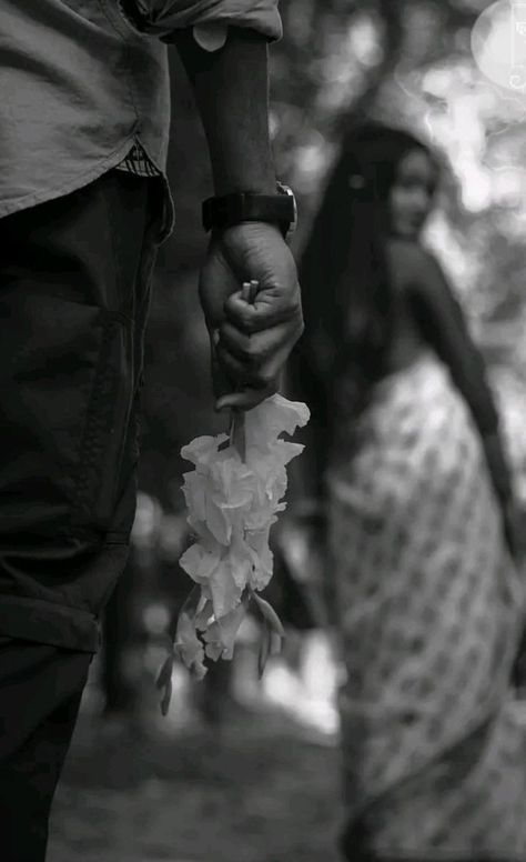 Indian Couple Photography Poses Black And White, Indian Aesthetic Couple Photography, Aesthetic Couple Photos Without Faces Hidden, Black And White Love Couples Photography, Boy Giving Flowers To Girl Aesthetic, Woman In Love Aesthetic, Old Love Pictures, Indian Aesthetic Background, Indian Aesthetic Couple