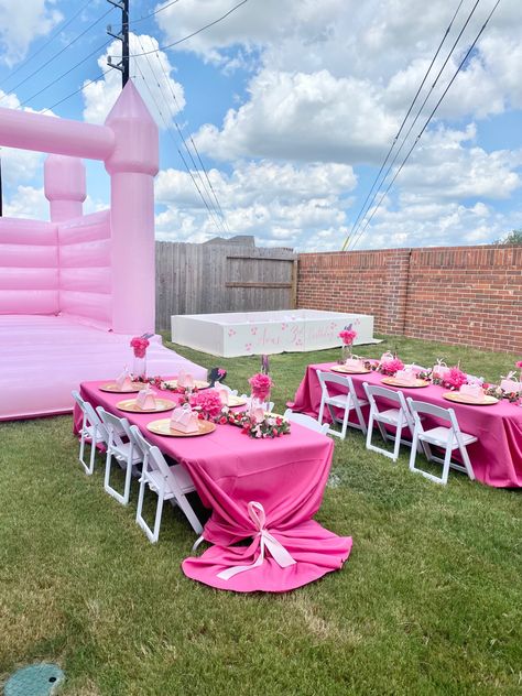 Ball Pit Birthday Party, Soft Play Birthday Party, Modern Bounce House, Princess Bounce House, Ball Pit Party, Bounce House Business, Sleepover Themes, Barbie Bday Party, Ball Pit With Slide