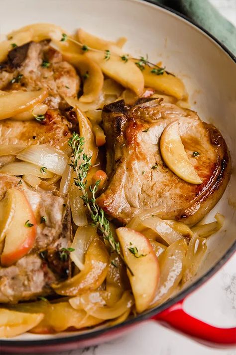 Paleo Pork Chop Recipes, Pork Chop Skillet, Apple Pork Chop Recipes, Paleo Pork Chops, Pork Chops With Apples, Pan Pork Chops, Skillet Pork Chops, Autoimmune Recipes, Paleo Pork