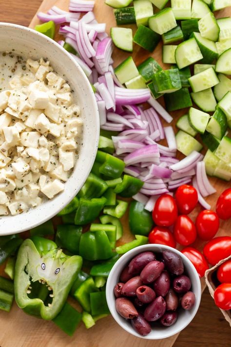 Vegan Greek Salad, Simple Greek Salad, Salad With Tofu, Salad Vinaigrette, Tofu Feta, Pepper Sandwich, Vegan Greek, Greek Salad Dressing, Healthy Sandwiches