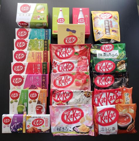 [I Ate] 24 unique flavors of Japanese KitKats Japanese Kitkat, Japanese Kit Kat Flavors, Kit Kat Flavors, Food Suggestions, Japanese Kit Kat, Healthy Life Inspiration, Fruit Chip, Japanese Sweet, Food Pics