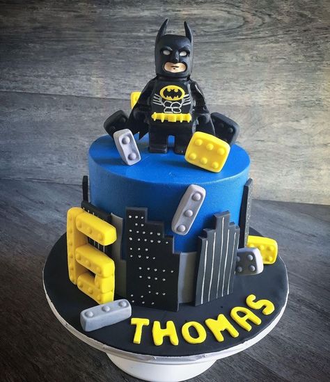 Easy Batman Cake, Lego Batman Cakes, Lego Batman Birthday, Batman Cake Topper, Batman Ideas, Batman Birthday Cakes, Lego Birthday Cake, Superhero Birthday Cake, Novelty Birthday Cakes