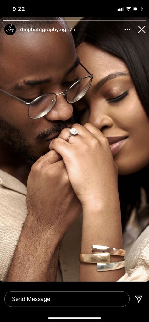 Natural Hair Engagement Photos, Engagement Pictures Poses Unique, Pre Weeding Pose Photography, Studio Engagement Photoshoot, Black Couple Photoshoot Ideas Creative, Cute Engagement Photos Ideas Creative, Fat Couple Poses, Engagement Photoshoot Ideas Unique, Engagement Photos Black Couples