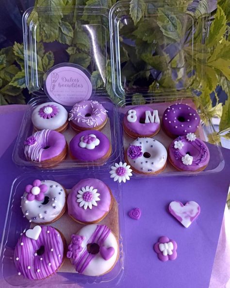 Decorating Donuts Ideas, Mini Donuts Decoration, Mini Donuts Ideas, Mini Donut Recipes, Donut Decorating Ideas, Fancy Donuts, Cookie Recipes Decorating, Food Business Ideas, Donut Decorations