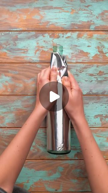 5-Minute Crafts Recycle on Instagram: "How to make a hot water bottle using aluminium foil 💡  #recyclinghacks #recyclingideas #upcycled" Aluminium Foil Crafts, Aluminium Crafts, Diy Water Bottles, Coke Bottle Crafts, Aluminum Foil Crafts, Recycling Hacks, Water Bottle Crafts, Diy Water Bottle, Metal Water Bottle