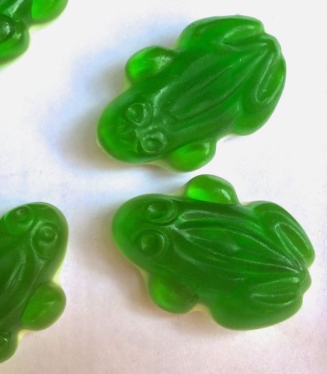 Gummi candy frogs Gummy Frogs, 2000s Stuff, Gummi Candy, Color Boards, Flavored Popcorn, Silly Things, Food Board, Green Frog, Halloween Food