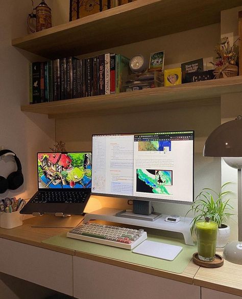 Pc Setup With Tv, Desktop Set Up Aesthetic, Desk Aesthetic Inspiration Minimalist, Dual Desk Setup, Mid Century Modern Desk Setup, Cozy Gaming Desk Setup, Aesthetic Desktop Setup, Computer Set Up Aesthetic, Mac Desktop Setup