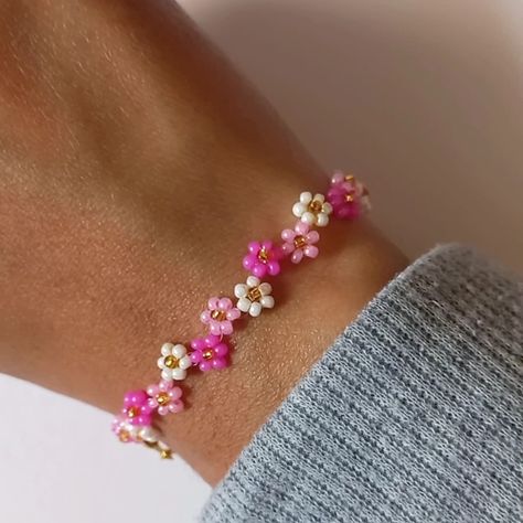 Pick any 1 for just ₹99/- 🎀Pretty daisy & sunflower beaded bracelets for your daily wear. •Dm to place an order •Customisable . . . #bracelets #daisybracelet #beadedbracelets Daisy Bracelet, Place An Order, Placing An Order, Daily Wear, Sunflower, Daisy, Beaded Bracelets, How To Wear, Quick Saves