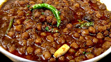 SUPER EASY CHOLE MASALA / CHANA MASALA RECIPE Punjabi Chole Recipe, Chhole Recipe, Punjabi Chole, Chole Recipe, Chana Recipe, Kabuli Chana, Chole Masala, Easy Foods, Vegetarian Indian