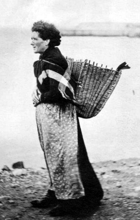 Scottish Fishwife, St Andrews Scottish Culture Aesthetic, Scottish Fisherman, Historic Photography, Portland Dorset, Welsh Cottage, St Andrews Scotland, Scottish Women, Ancient Ireland, Scotland History