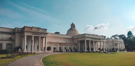 James Thomson's Building at IIT Roorkee is an architectural marvel built-in the 1800s. Being a student there we celebrate this photogenic beauty all the time.. Download this photo by Ayaneshu Bhardwaj on Unsplash Iit Roorkee Wallpaper, Iit Roorkee, Grass Background, Concrete Building, Engineering Colleges, White Concrete, College Fun, American Cities, Grey Wallpaper