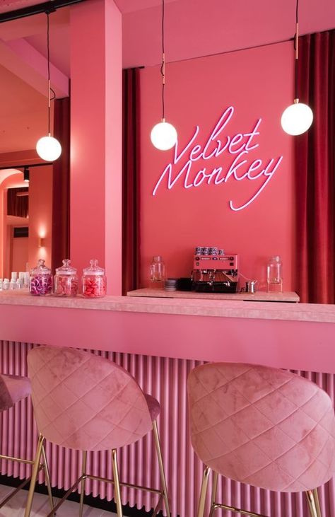 Pink Bar Interior, Pink Bar Ideas, Pink Bar Design, Girly Restaurant Interior, Pink Bar Decor, Girly Bar Ideas, Pink Bar Aesthetic, Pink Cafe Interior, Pink Coffee Shop