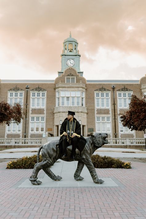 Grad Session, Towson University, Graduation Photography Poses, University Graduation, Sunset Session, Graduation Photography, Graduation Photoshoot, Senior Pictures Poses, Pic Pose