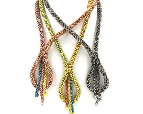 Cubic Right Angle Weave, Free Jewellery Making Tutorials, Beadwork Tutorial, Right Angle Weave, Woven Necklace, Beaded Jewels, Necklace Tutorial, Seed Bead Tutorial, Right Angle