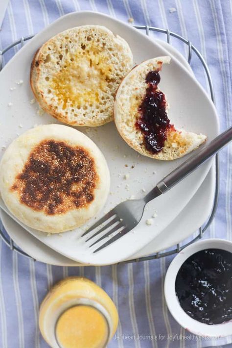 An easy Homemade English Muffin Recipe that has everything you want in your morning breakfast. They're light, fluffy and so delicious! #homemade #english #muffins #englishmuffins #englishmuffinrecipe #homemadeenglishmuffins English Muffin Recipe, English Muffin Recipes, Homemade English Muffins, English Muffins, Muffin Recipe, Vegetarian Breakfast, English Muffin, Bread Dough, Muffin Recipes