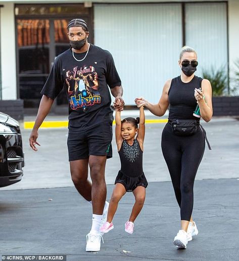 Tristan Thompson And Khloe, Malika Haqq, Khloe And Tristan, Khloe Kardashian Tristan Thompson, Baggy Sweats, Jenner Kids, Khloe Kardashian And Tristan, With Best Friend, Paternity Test