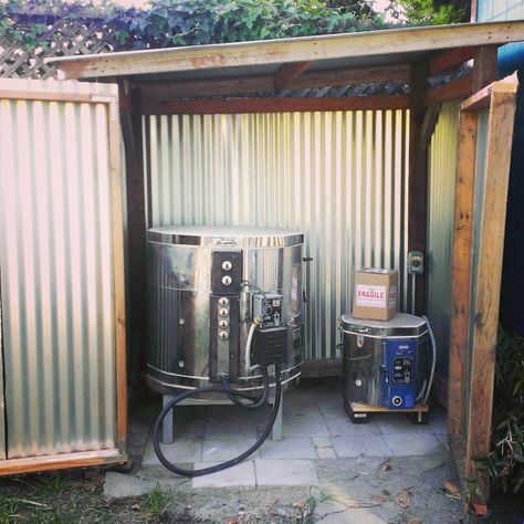 the new kiln shed! Kiln Shed, Farmhouse Studio, Pottery Business, Studio Layout, Studio Shed, Pottery Kiln, Lean To, Pottery Inspo, Ceramics Studio