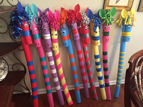 Pool Noodles Horses, Pool Noodle Pony, Pool Noodle Horse Diy, Pool Noodle Horse, Diy Halloween Doll, Noodle Horse, Horse Racing Party, Pool Noodle Crafts, Derby Ideas