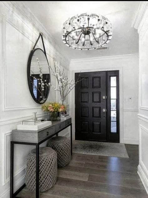 Entry Makeover, Foyer Ideas, House Country, Entryway Table Decor, Entrance Modern, Hallway Designs, Foyer Decor, Hal Decor, Small Hallway