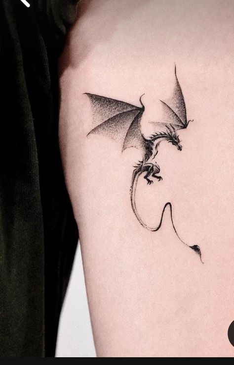 Yin Yang Tattoo Design, Dragon Tattoo Simple, John Wick Tattoo, Gym Tattoo, Lotr Tattoo, Dragon Tattoo Ideas, Dragon Tattoos For Men, Small Dragon Tattoos, Tiny Dragon