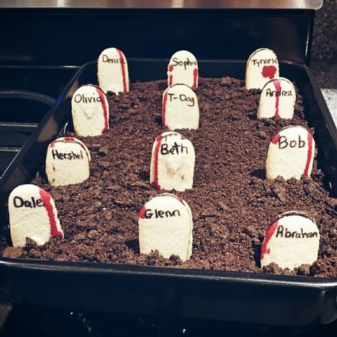 Twd Halloween Decor, Twd Food Ideas, Twd Birthday Cake, Twd Birthday Party, The Walking Dead Birthday Party, Twd Birthday, Walking Dead Birthday Cake, Walking Dead Birthday Party, Young Norman Reedus