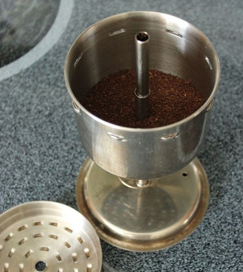 How To Use a Percolator (6) Percolator Coffee How To Make, Percolator Punch, How To Make Coffee In A Percolator, Coffee Percolator, Coffee Measurements, Pyrex Coffee Percolator, Percolator Coffee Pot, Vintage Coffee Percolator, Cafe Bustelo