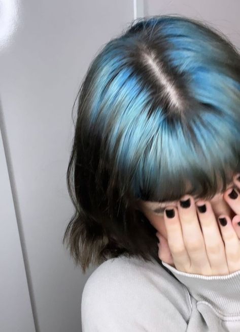 Ghost Highlights Hair, Blue Strands In Hair, Blue Ghost Roots, Dyed Roots, Ghost Roots Hair, Ghost Roots, Blue Tips Hair, Colored Hair Roots, Blue Hair Dark