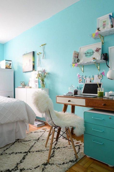 How to make your bedroom and dorm incredibly calming and zen: A Creative Workspace Blue Teen Bedrooms, Blue Girls Rooms, Girls Blue Bedroom, Turquoise Room, Calming Interiors, Small Room Design, Trendy Bedroom