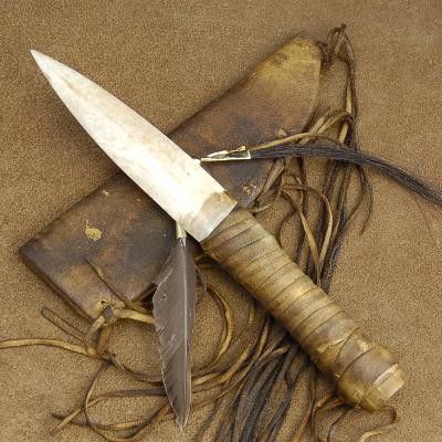 Teton Sioux Indian Bone Dagger Sioux Indian, Trench Knife, Indian Artifacts, Dagger Knife, Knife Sheath, Knife Making, Sioux, Native American Indians, Hand Forged