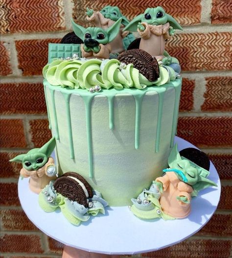 Yoda Birthday Cakes, Grogu Birthday Cake Ideas, Yoda Bday Party, Star Wars Yoda Cake, Mandalorian 1st Birthday, Star Wars 1st Birthday Cake, Grogu Birthday Party Ideas, Grogu Cake Ideas, Grogu Party Ideas