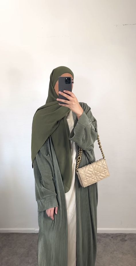 Sage Green Abaya Aesthetic, Abaya Fits, Outfit Abaya, Everyday Abaya, Abaya Outfits, Green Hijab, Hijabi Styles, Abaya Styles, Modest Outfits Muslim