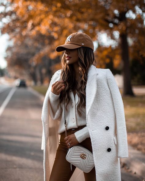 Baseball Cap Outfit Spring, Ball Cap Outfit, Cap Outfits For Women, Mia Mia Mine, Baseball Cap Outfit, Mia Mia, Cap Outfit, Winter Travel Outfit, Walking Down The Street