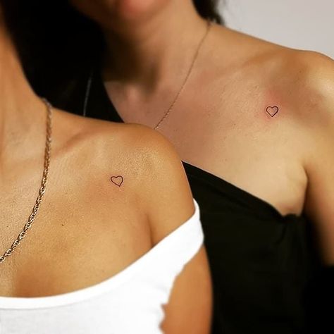 Heart Tattoo Mom And Daughter, Matching Sister And Mom Tattoos, Matching Tattoos To Get With Your Mom, Small Tattoos Siblings, Tattoo Matching Mother Daughter, Heart Matching Tattoos, Small Matching Tattoos Mom And Daughter, Tiny Matching Tattoos Sisters, Tiny Mother Daughter Tattoos