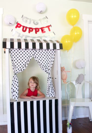 Here are 10 perfect puppet theaters that set the stage for imaginary play. Puppet Theater Diy, Diy Puppet Theater, Cardboard Puppet, Diy Puppet, Puppet Stage, Theatre Diy, Puppet Theaters, Corkboard Ideas Decor, Puppets Diy