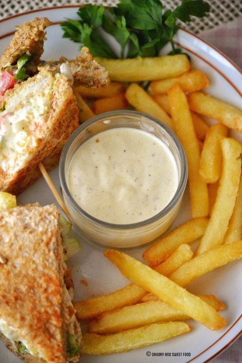 Chicken Club Sandwich, Toasted Sandwich Recipes, Club Sandwich Chicken, Dipping Sauces For Chicken, Tomato Cheese, Monte Cristo Sandwich, Chicken Club, Toast Sandwich, Diner Recipes