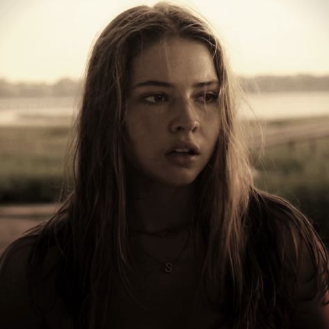 Cameron Hair, Straight Eyebrows, India Eisley, Obx Vacation, Madison Bailey, Sarah Cameron, Hamilton Fanart, How To Disappear, Three Best Friends