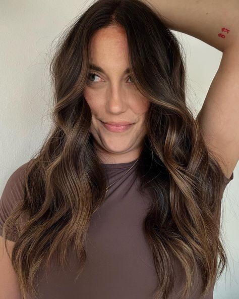 The coastal brunette of your dreams 🥥🌊🐚 Soft, sunkissed strands that not only grow out effortlessly, but complement your natural base and enhance movement within the shape of the cut ✨ Steal @alyssafree look— (Ideal for medium/dark brunette levels 1-5) + deep melty base + skinny faceframe + level 7 teased babylights & tip outs + warm neutral gloss Should I drop her formula?? #thebeachybrunette #brunettebalayage #dimensionalbrunette #balayagetampa #clearwaterhair #stpetestylist #expe... Soft Babylights Brunette, Teased Babylights, Sunkissed Hair Brunette Dark, Brunette Dimensional Hair, Babylights Brunette, Dimensional Balayage, Sunkissed Hair Brunette, Dark Balayage, Hair 2025