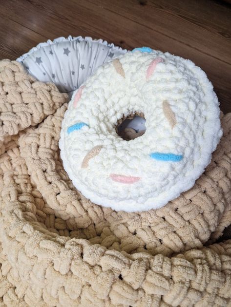 Plush Donut Pillow, Handmade Pillow, Puffy Plush Donut, Birthday Gift, Alize Puffy Yarn | 30 cm (11.8 inches) | Various Colors and Options от BunnyDreamsLt на Etsy Puffy Yarn, Donut Pillow, Alize Puffy, Donut Birthday, Birthday Kids, Cooling Blanket, Pillow Handmade, Plush Pillow, Handmade Pillow