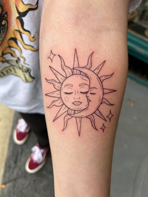 Sun And Tattoo Moon, Tattoos Of Moon, Moon An Sun Tattoo, Sun And Moon Tattoo On Arm, Sun And Moon Tattoo Women, A Sun Tattoo, Sun On Arm Tattoo, Sun An Moon Tattoo, Tattoo Of Sun And Moon