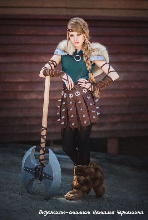 Viking Halloween Costume Women, Vikings Costume Diy, Astrid Costume, Viking Halloween, Astrid Cosplay, Viking Halloween Costume, Vikings Halloween, Halloween Costume Women, Viking Party