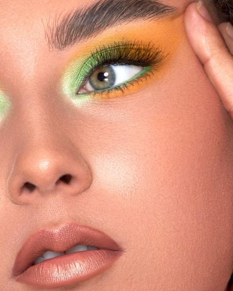 Green Orange Makeup Look, Green Theme Makeup, Green And Orange Makeup Looks, Orange And Green Eyeshadow, Green And Yellow Eyeshadow Looks, Orange Green Makeup, Green Orange Makeup, Yellow And Green Eyeshadow, Orange And Green Makeup